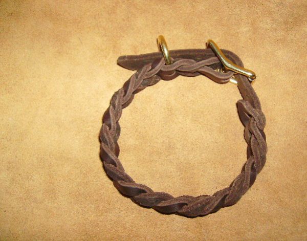 Halsung geflochten aus Fettleder mit Schnalle