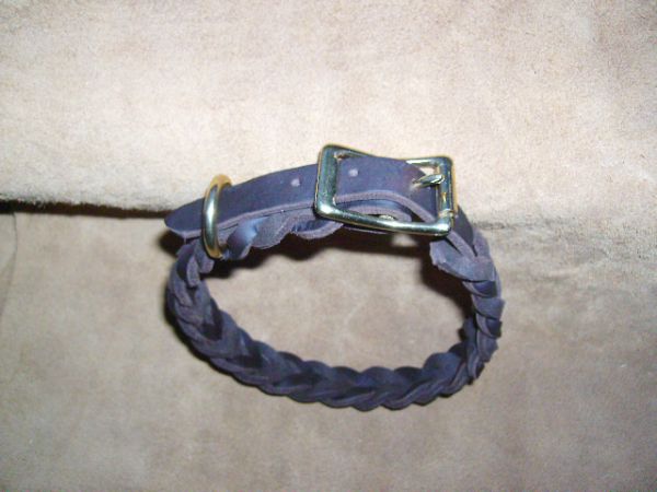 Halsung geflochten aus Fettleder mit Schnalle