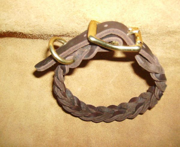 Halsung geflochten aus Fettleder mit Schnalle